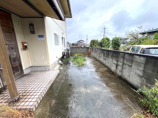 両隣との距離も適度で、窮屈さを感じにくい配置が魅力