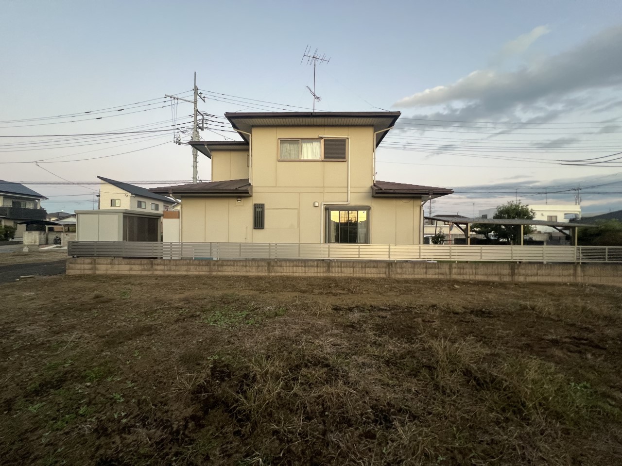 両隣との距離も適度で、窮屈さを感じにくい配置が魅力