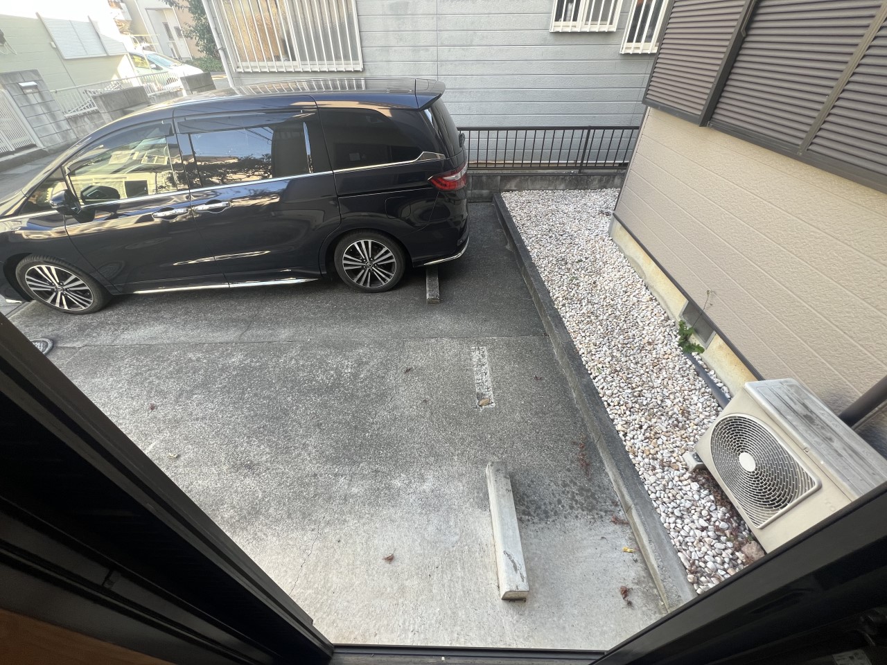 駐車場は車輪止め付きです！