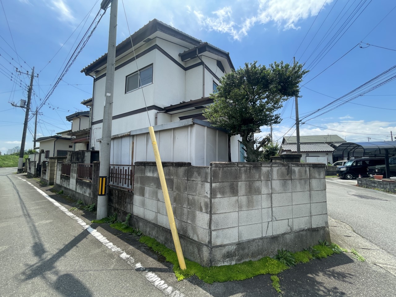 2方向の道路に面しているため、陽当たり・風通し良好◎