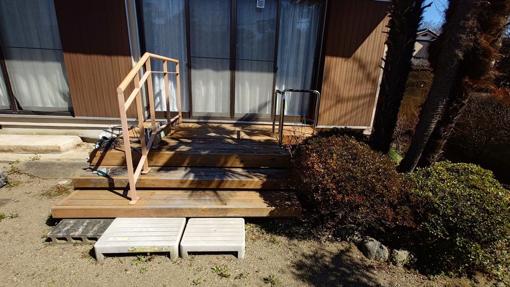 室内からの出入りがしやすいデッキ付♪