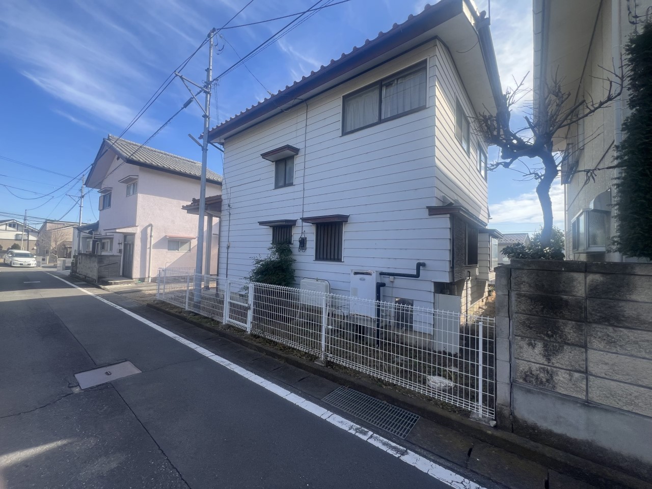 【外観】2台分の駐車スペースもございます♪※2026年3月撮影