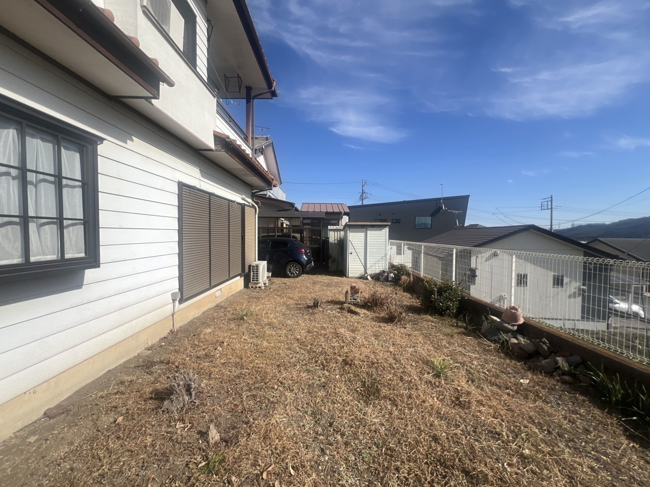 【庭】南向きの日当たりの良い庭は家庭菜園やアウトドアリビングも楽しめます♪※2026年3月撮影