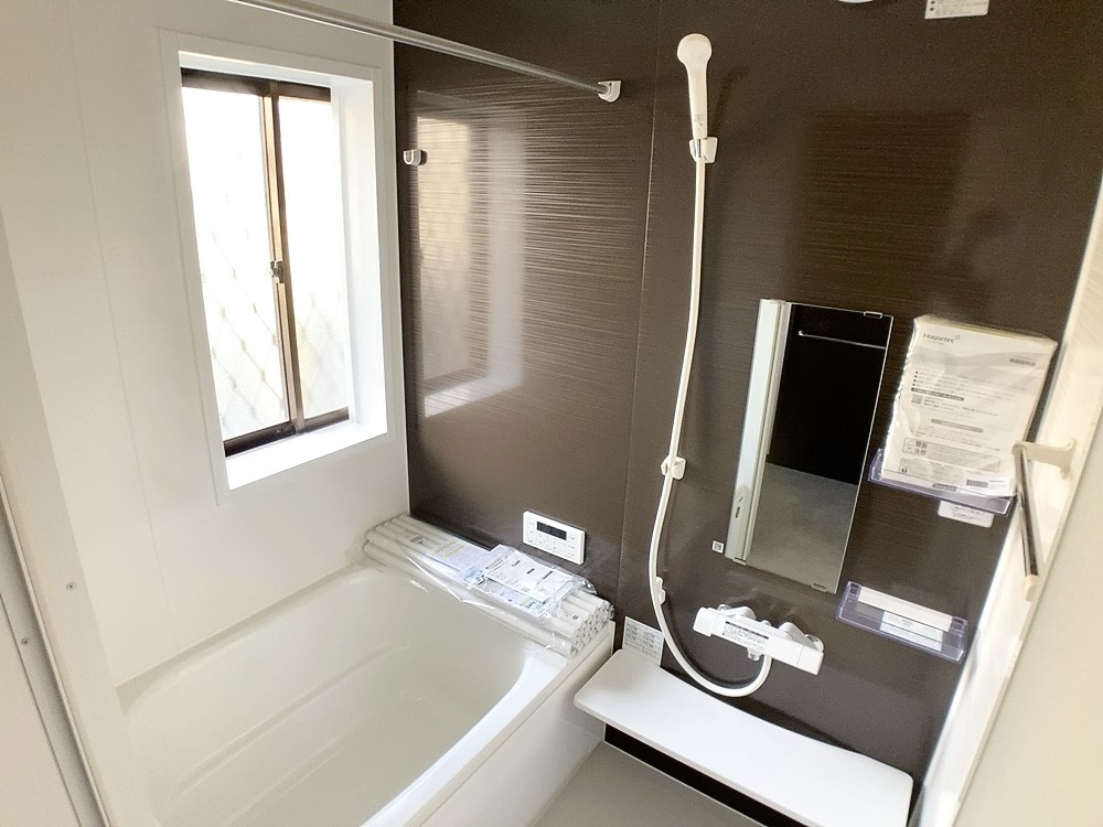 ◆浴室（リフォーム後写真）｜窓付きでお掃除も換気もばっちりです！