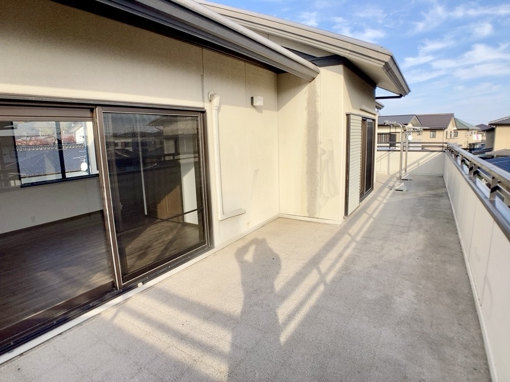 ◆バルコニー（リフォーム後写真）｜夏はプールを出して遊べそうな広さ♪