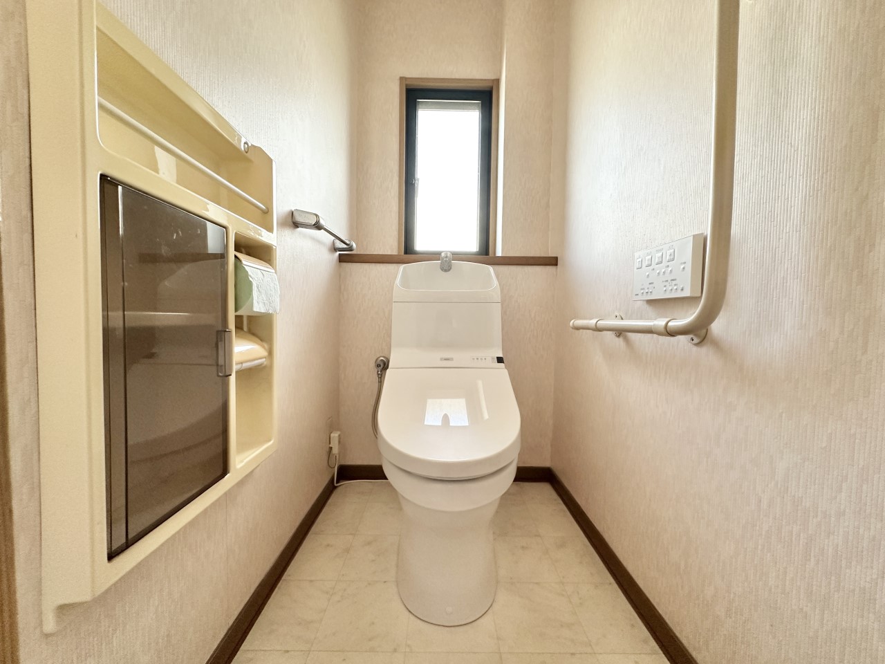 ◆トイレ｜リフォーム前のトイレです。