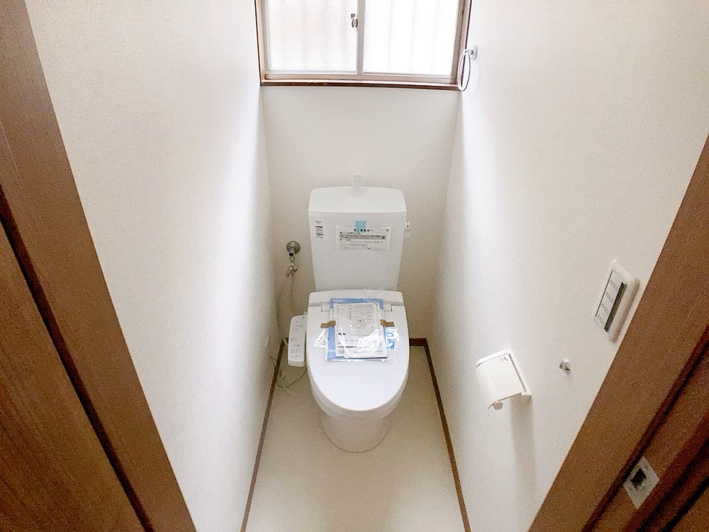 ◆トイレ｜窓もあるので喚起ばっちり！