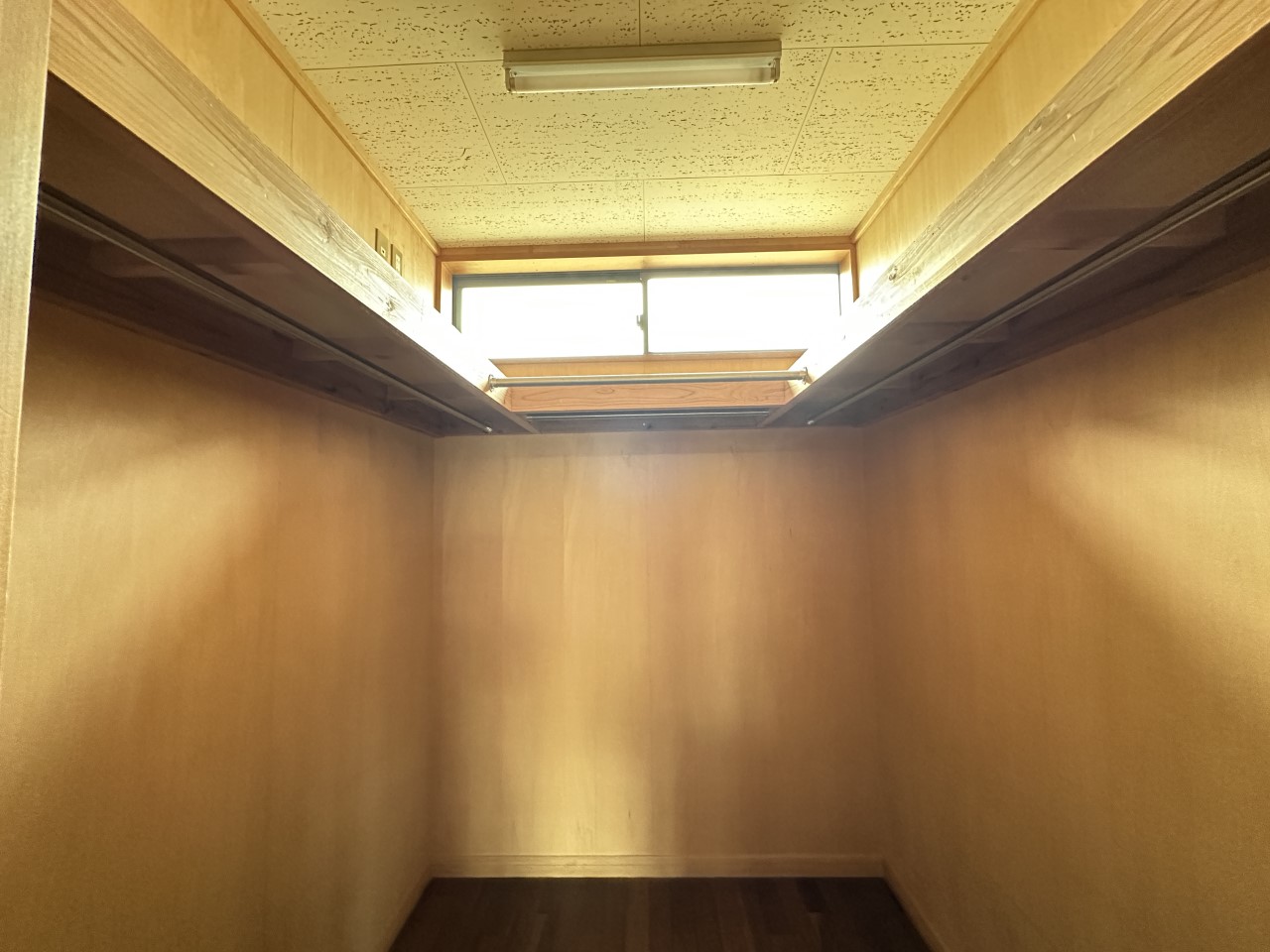◆収納｜1階和室内にウォークスルークローゼット付きです♪掛け収納もたくさんできますね！
