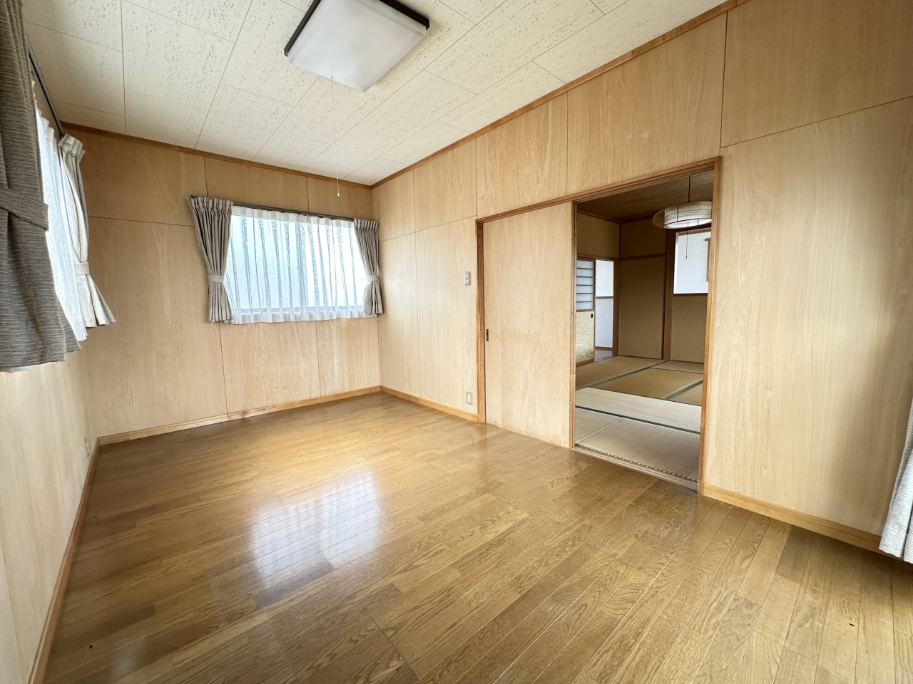 ◆2階納戸｜２面採光で陽当り・風通し良好です♪