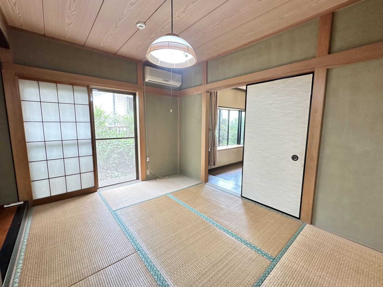 ◆和室｜押入れ収納も充実！リビングから繋がる和室です。