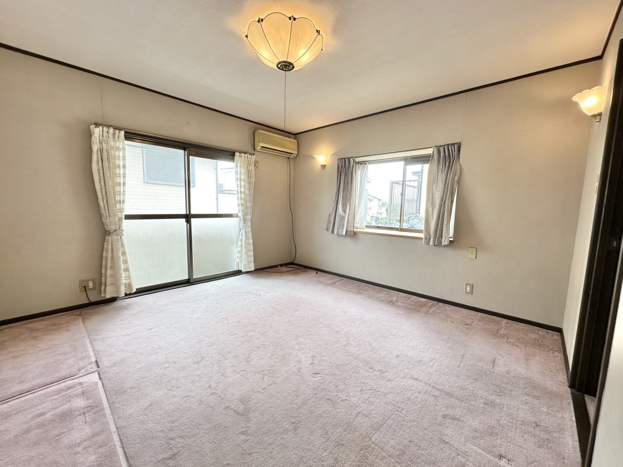 ◆2階洋室｜2面採光で陽当たり良好なお部屋です♪