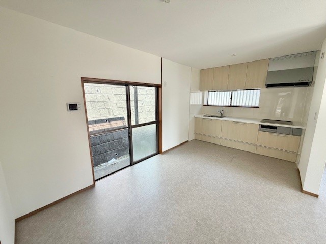 ◆キッチン｜広さを感じるキッチンでは、調理の際にも余裕を持って作業でき、家事が楽にこなせます。