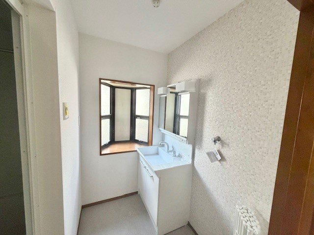 ◆洗面室｜明るく清潔感のある洗面室です♪