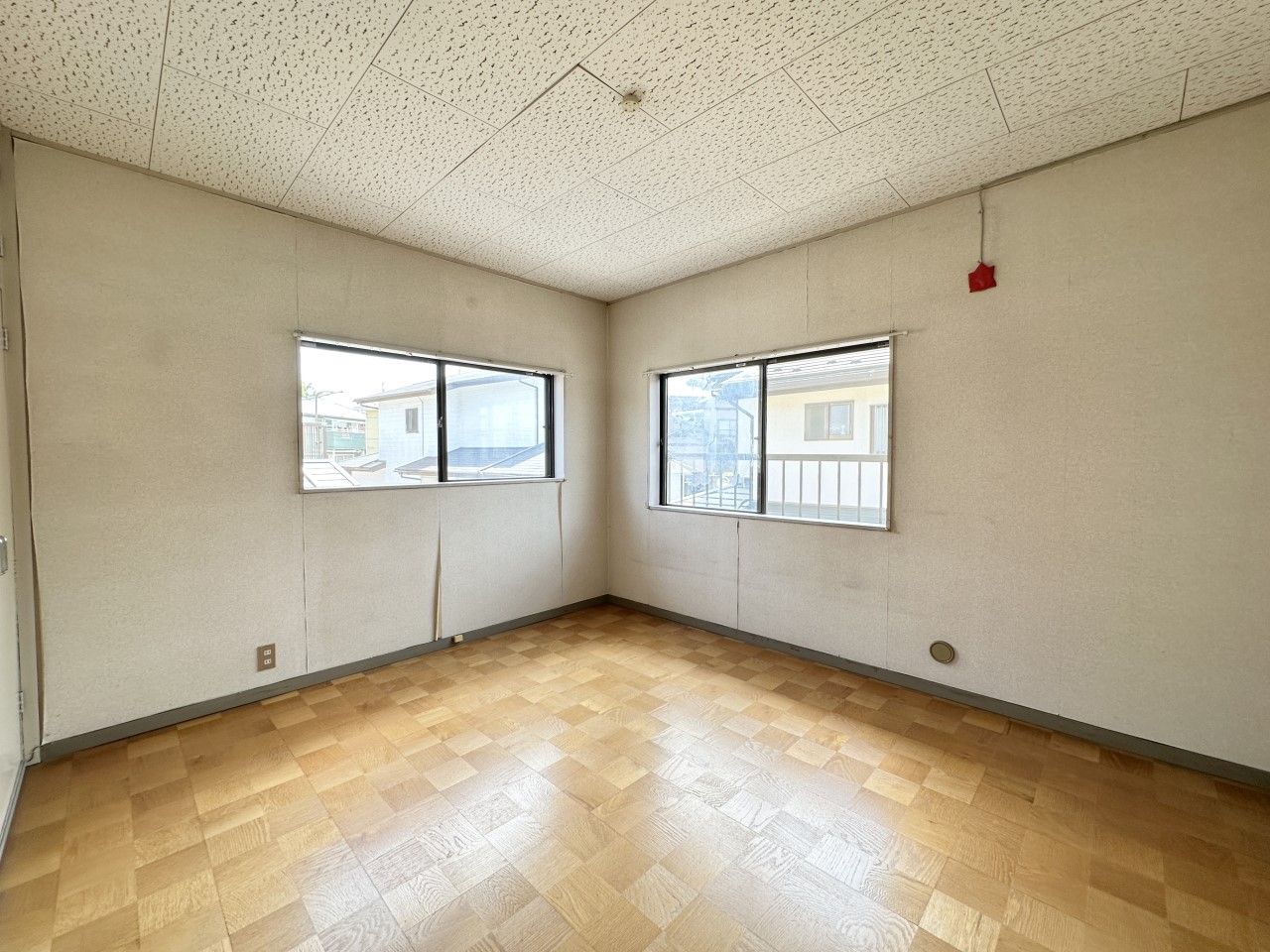 ◆2階洋室｜2面採光で陽当たり良好なお部屋です♪