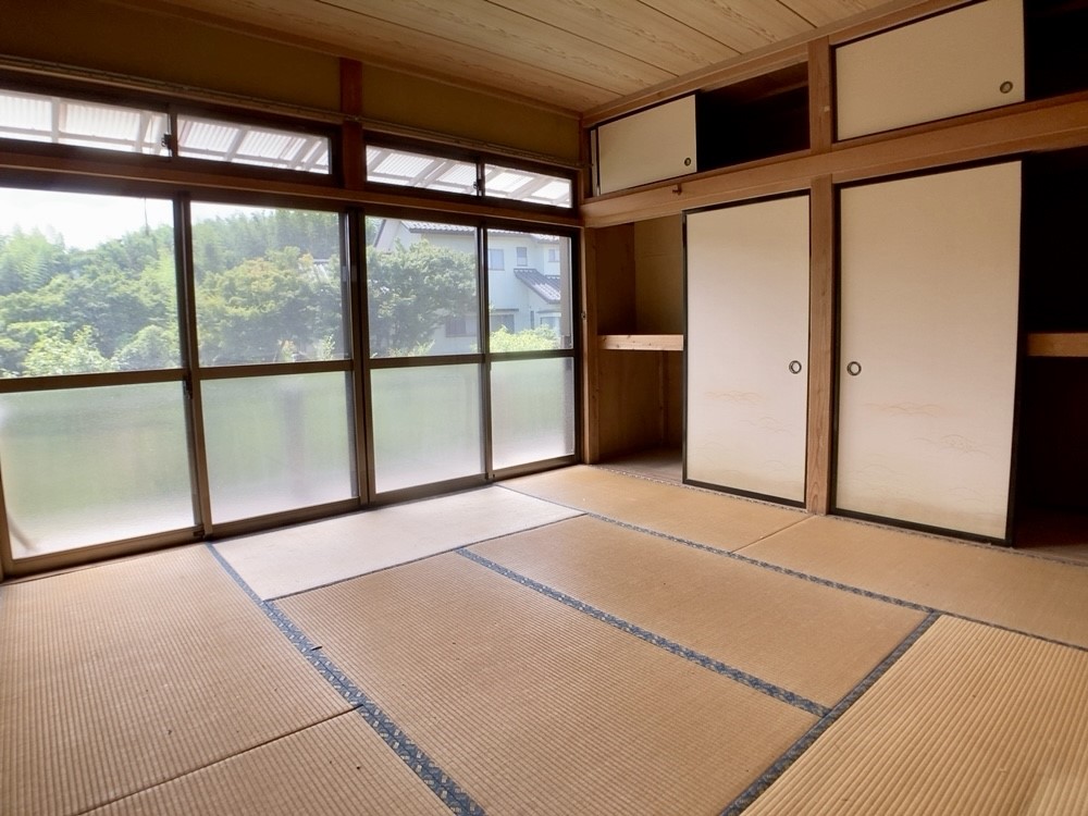◆和室8帖｜ご両親がお泊りになっても、ぬくもりを感じられる和室でゆっくりとお寛ぎいただけます。
