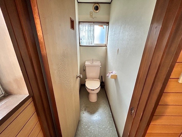 2階にもトイレがあり、忙しい朝や夜間も便利