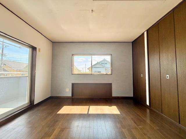 【2F洋室】収納付きで広く使える洋室です♪