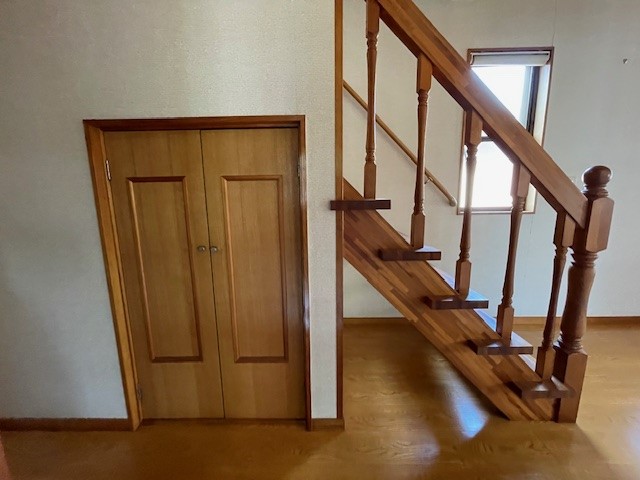 日用品などのストックを入れておくことのできる便利な階段収納