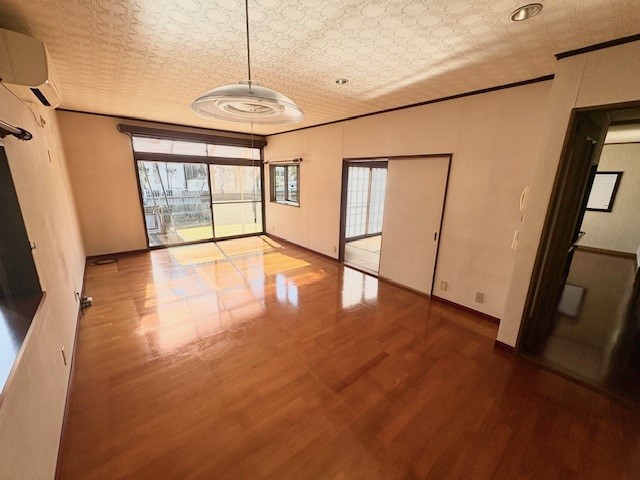 ダイニングテーブルやソファを置いても十分な広さがあり、  ご家族での団らんや来客時にもゆとりをもって対応できます