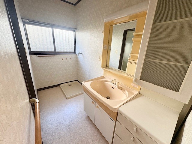 リネンスペースには、買い置きした洗剤もしまえてどんな時も綺麗な状態を保てます♪