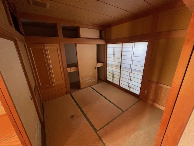 4.5帖の1階和室、お子様のお昼寝スペースや、洗濯物をたたむのに最適♪