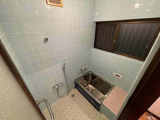 ◆浴室｜窓付きでお掃除も換気もラクラク♪