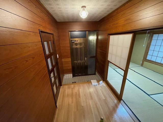 ◆玄関｜木のぬくもりを感じられる落ち着いた玄関スペース