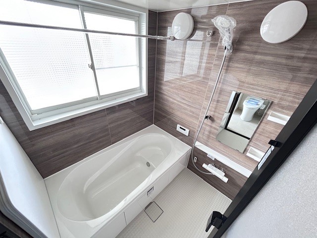 ◆浴室（リフォーム後写真）｜窓付きでお掃除も換気もばっちりです！