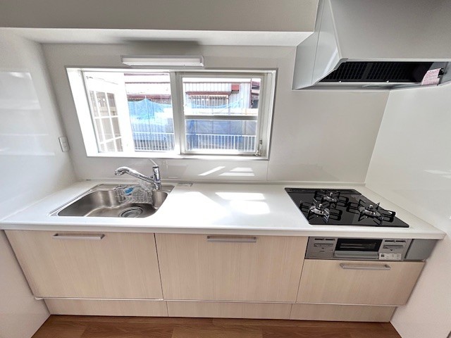 ◆キッチン（リフォーム後写真）｜3口コンロで料理の幅が広がります♪