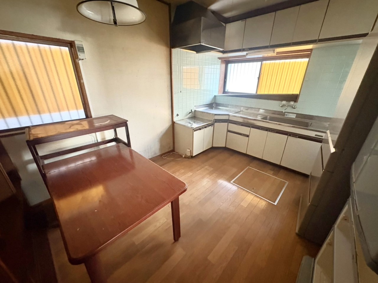 ◆リビングダイニング8.3帖｜キッチンは新しいものに交換します♪※リフォーム前写真（2026年2月撮影）