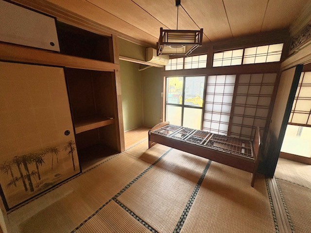 ◆1F東側和室6帖｜大容量の押入れがあります※リフォーム前写真（2026年2月撮影）