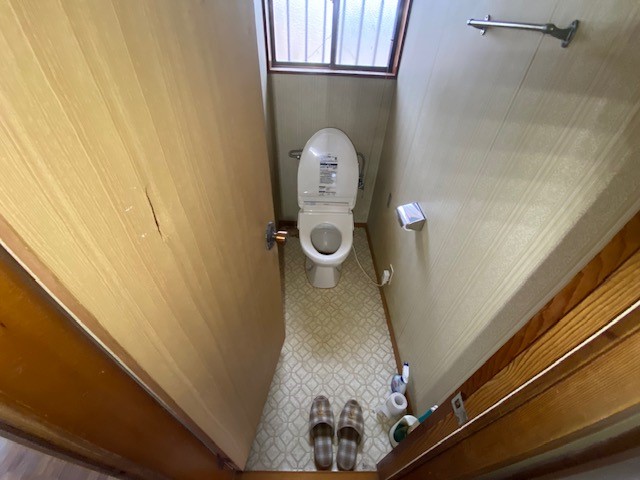【リフォーム前：トイレ】窓付きのトイレで換気もらくらく♪※2026年3月撮影