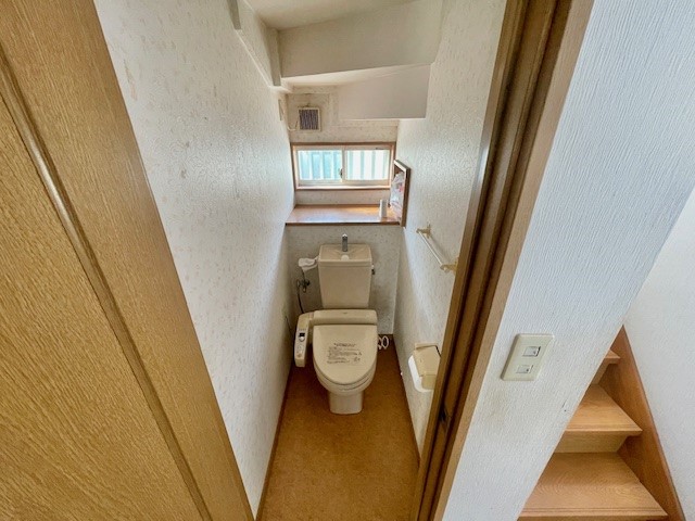 【トイレ】窓付きで換気もスムーズなトイレ♪※2026年3月撮影