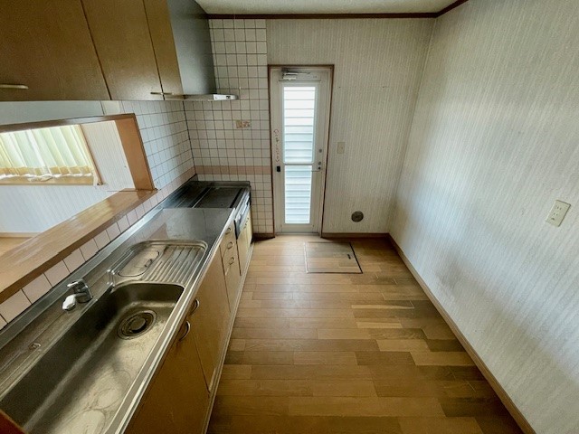 【キッチン】広いキッチンスペースは、お子様と並んでお料理もできます♪※2026年3月撮影