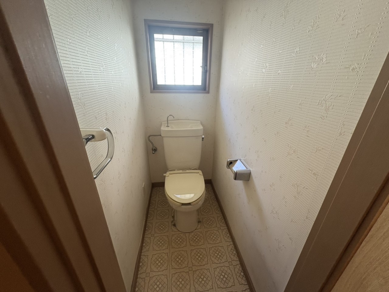 【１Fトイレ】窓付きで明るく、換気も十分に行えます♪※2026年3月撮影