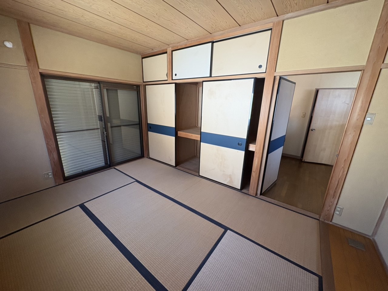 【2F和室】押し入れ付きの和室は布団や季節物、日用品の収納に便利♪※2026年3月撮影