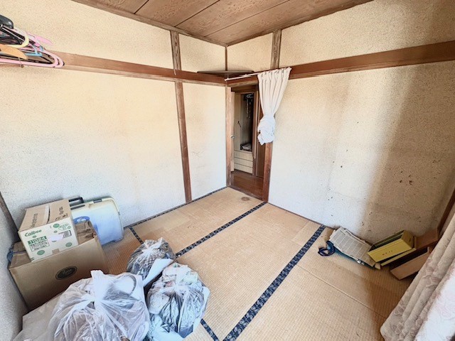 お子様のお昼寝スペースや、洗濯物をたたむのに最適♪※リフォーム前写真です