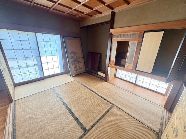 ◆1階和室6帖｜畳の温もりを感じられる和室はお子さんのお部屋にも最適◎