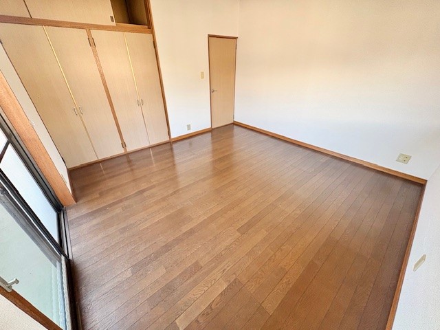 【2F洋室】収納付きで広く使える洋室です♪