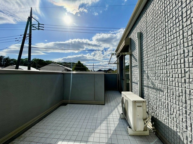 南向きで日当たりよくたくさんの洗濯物も一度に干せる広いバルコニー♪