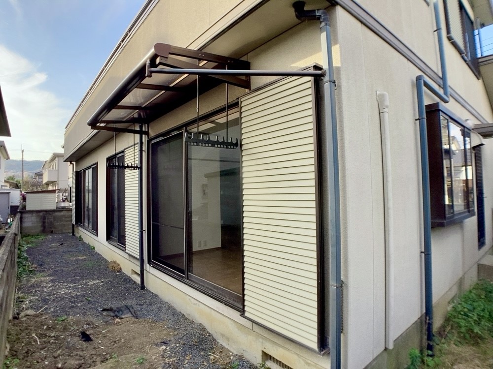 ◆外観（リフォーム後写真）｜雨除け付きの洗濯物干しスペース♪