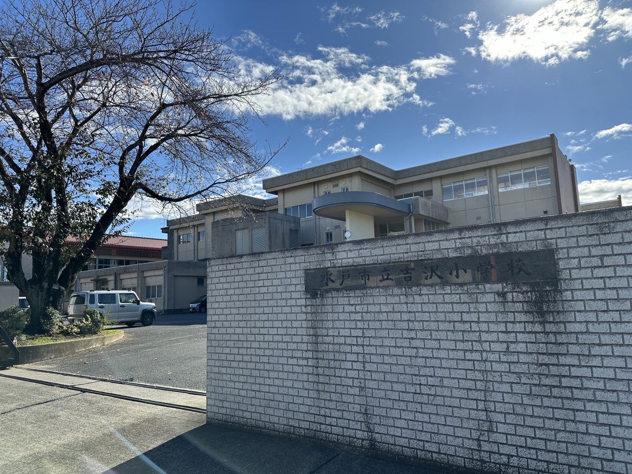 吉沢小学校(500m)-（徒歩約6分）