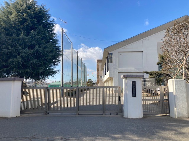第四中学校(650m)-（徒歩約9分）