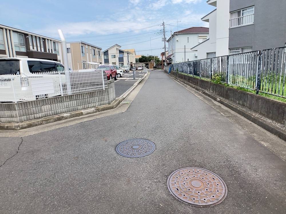 ◆前面道路｜幅4m道路で駐車もゆっくりできそうです♪