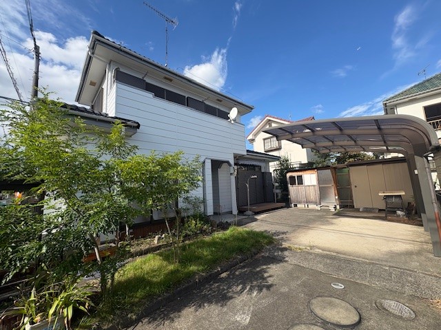 落ち着いた住宅街の一角に位置し、静かな暮らしを求める方におすすめです