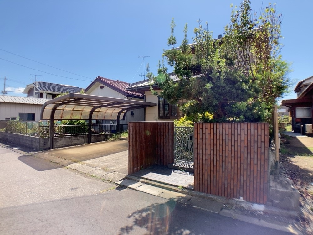 落ち着いた住宅街の一角に位置し、静かな暮らしを求める方におすすめです