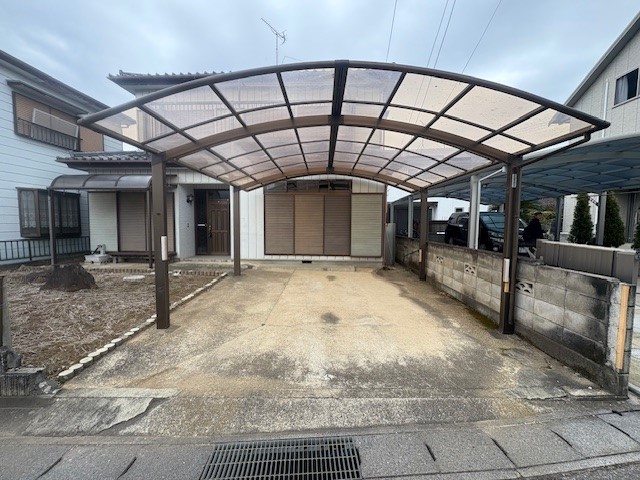 ◆外観｜カーポート付きなので、雨の日でも濡れることなく快適♪