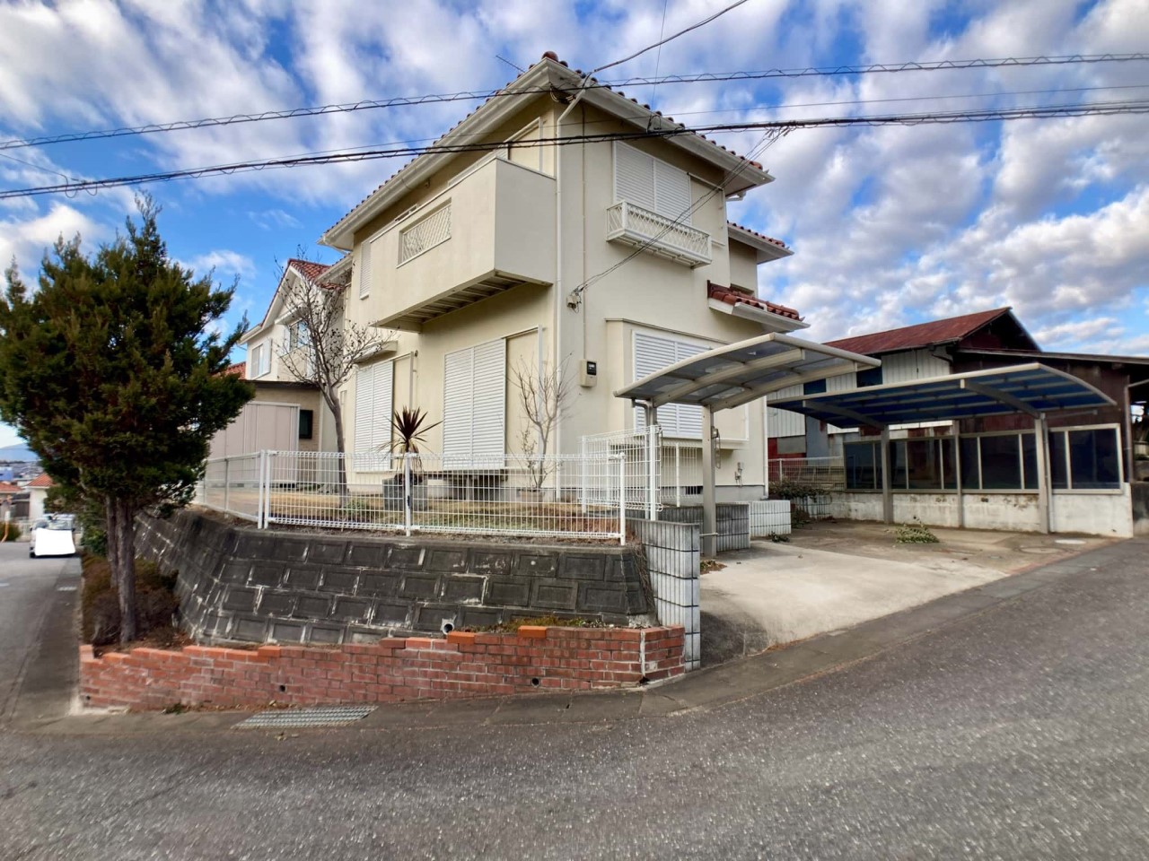 角地の開放感のある敷地で日当たりも良好◎