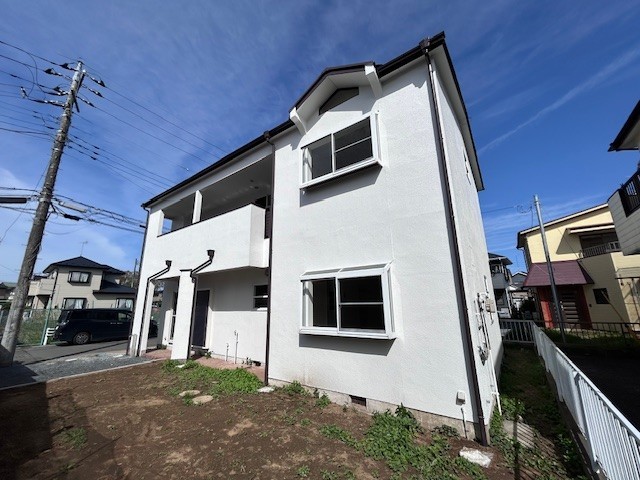 外壁塗装しております♪