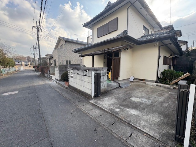 ◆外観｜駐車場拡張工事で駐車2台可能！※リフォーム前写真（2026年2月撮影）